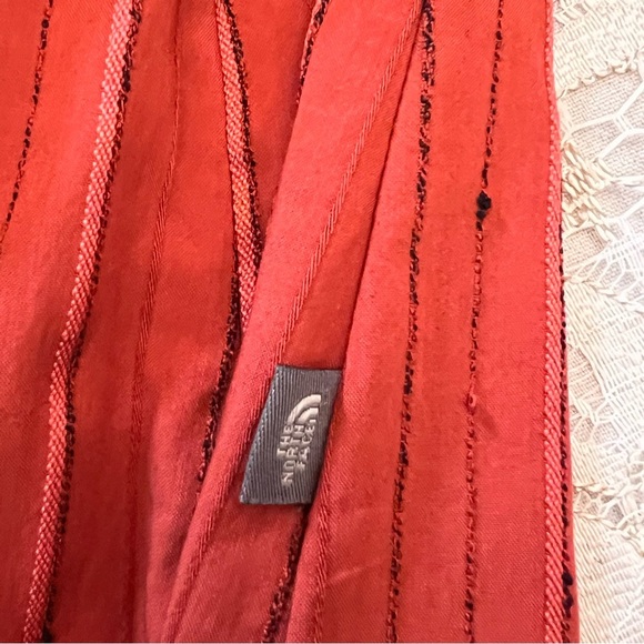 The North Face Women’s shirt size medium - Picture 6 of 11